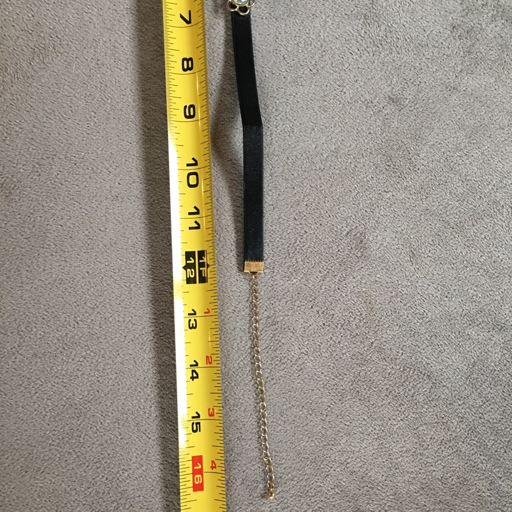 Black Chocker - Picture 4 of 4